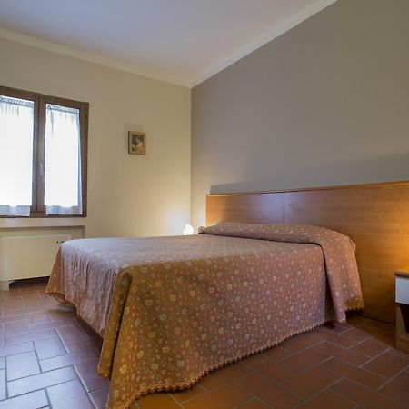 Hotel Antico Casale Le Fossate à Giove Extérieur photo