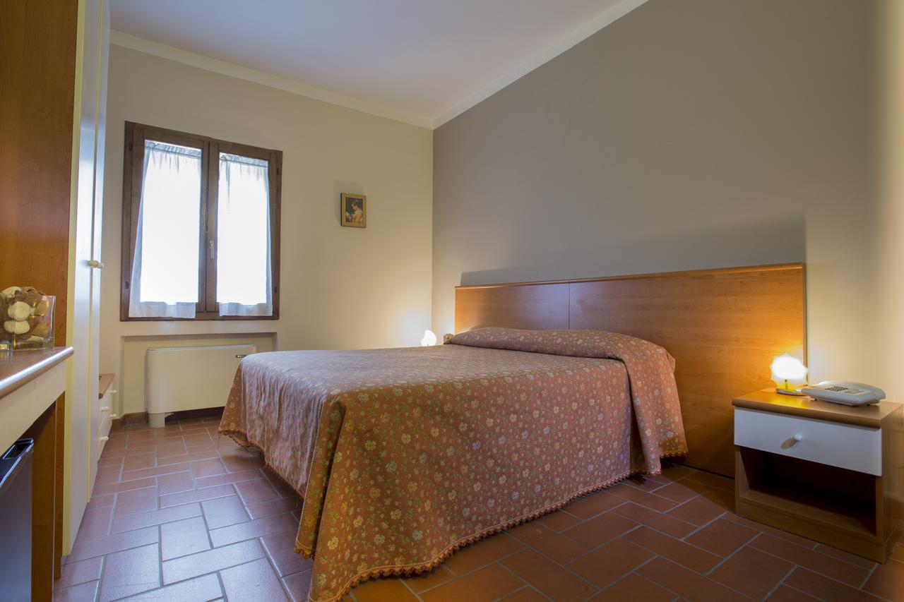 Hotel Antico Casale Le Fossate à Giove Extérieur photo
