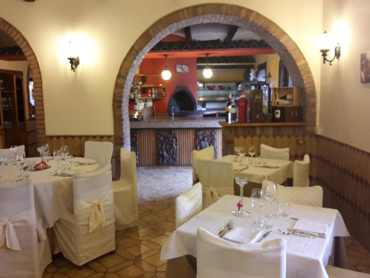 Hotel Antico Casale Le Fossate à Giove Extérieur photo